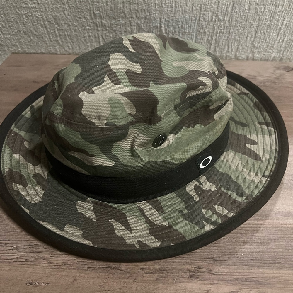 Oakley men’s bucket hat